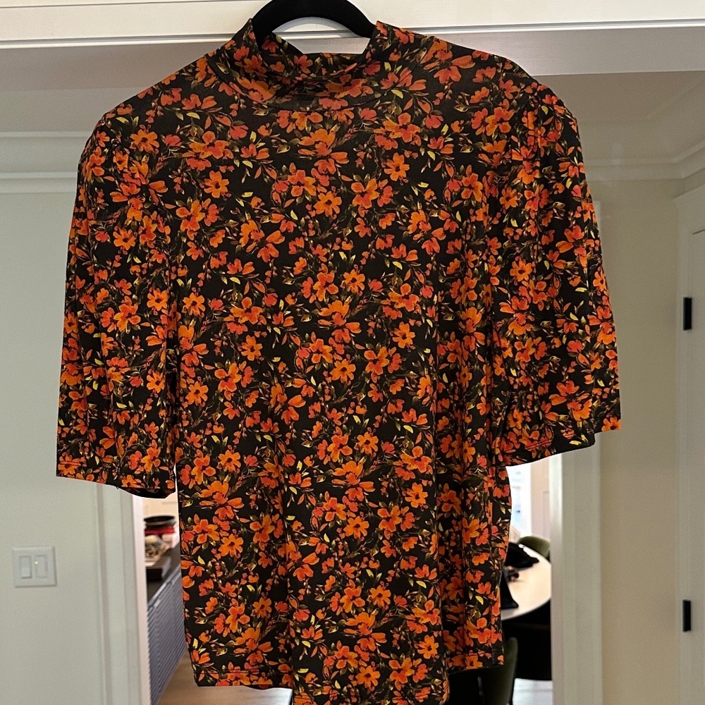 GAP Featherweight Puff Sleeve T-Shirt - Size L.